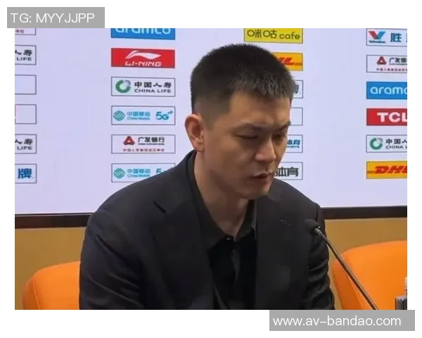 杨鸣赵继伟夫妇携手亮相辽宁卫视春晚共庆新春佳节盛典