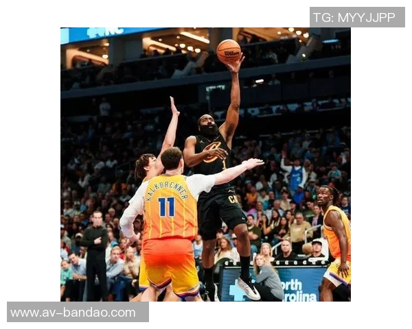 小米切尔全力支持亚库乔尼斯称赞德鲁史密斯打球风格沉稳可靠